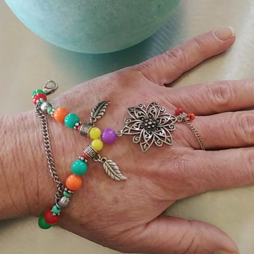 NWT BOHO SLAVE BRACELET WITH FLOWER/BRIGHT BEADS